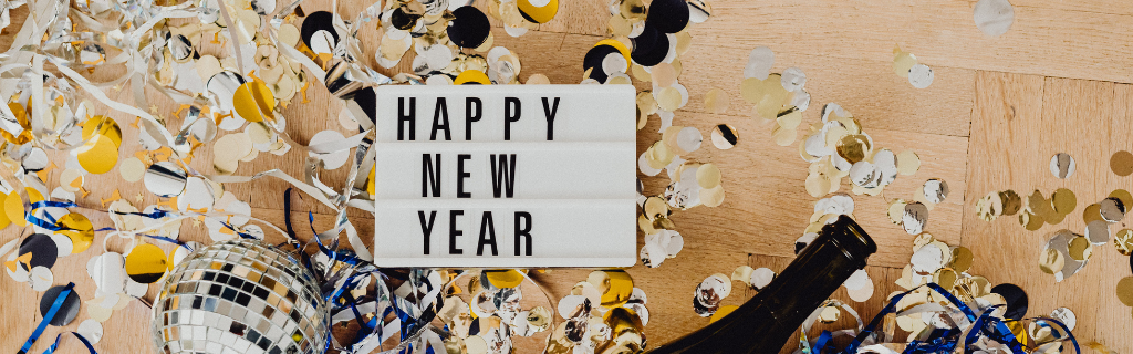 Elegant New Year’s decorations in a small hotel lobby with gold and silver accents.